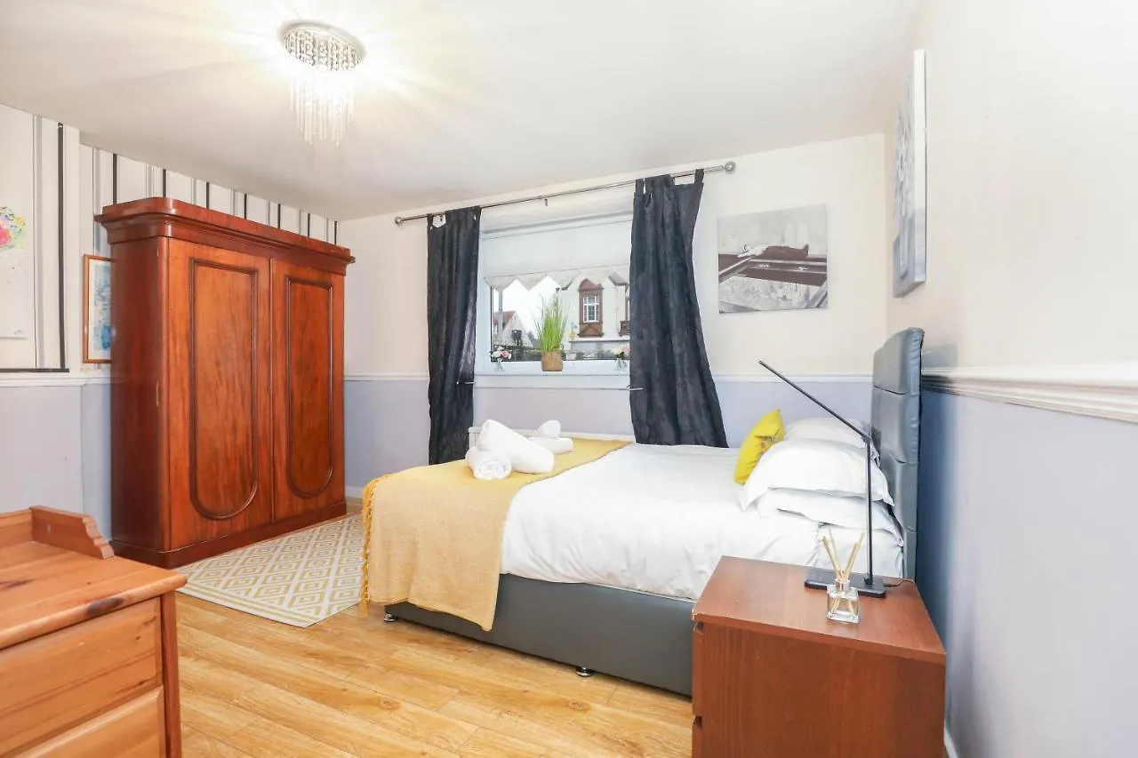 Mystayinn Elegant Edinburgh Guest House - Excellent Location - Free Parking - Five Star Amenities