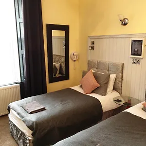 Lower Gilmore Place Guest house